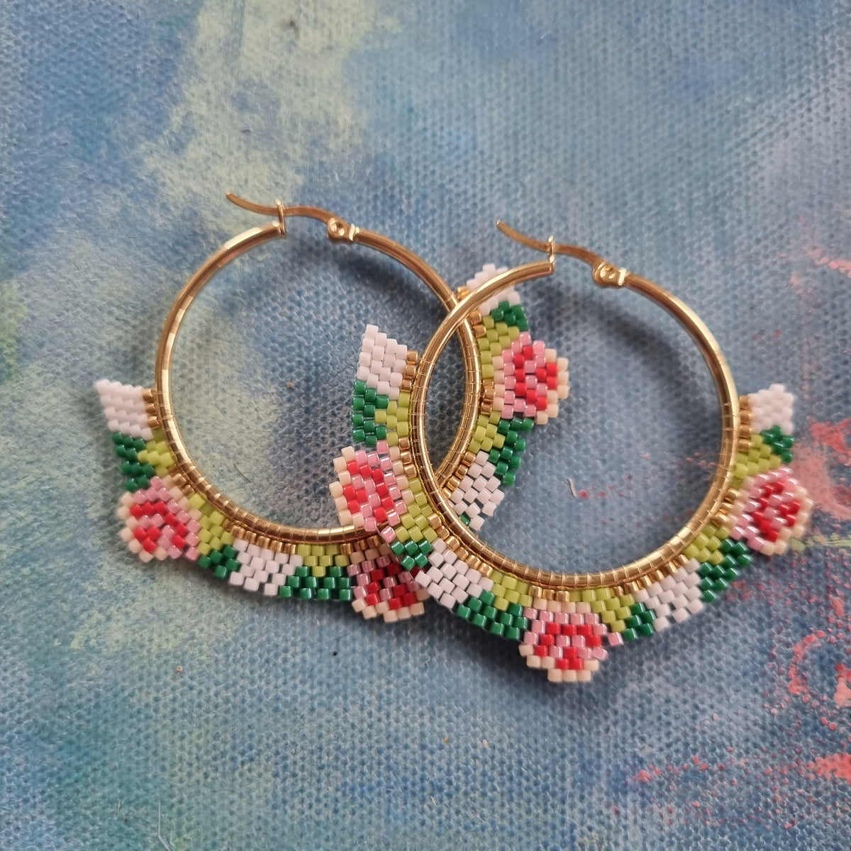 Romantiske hoops - Hårpynt med blomster og perler til bryllup, konfirmation og fest