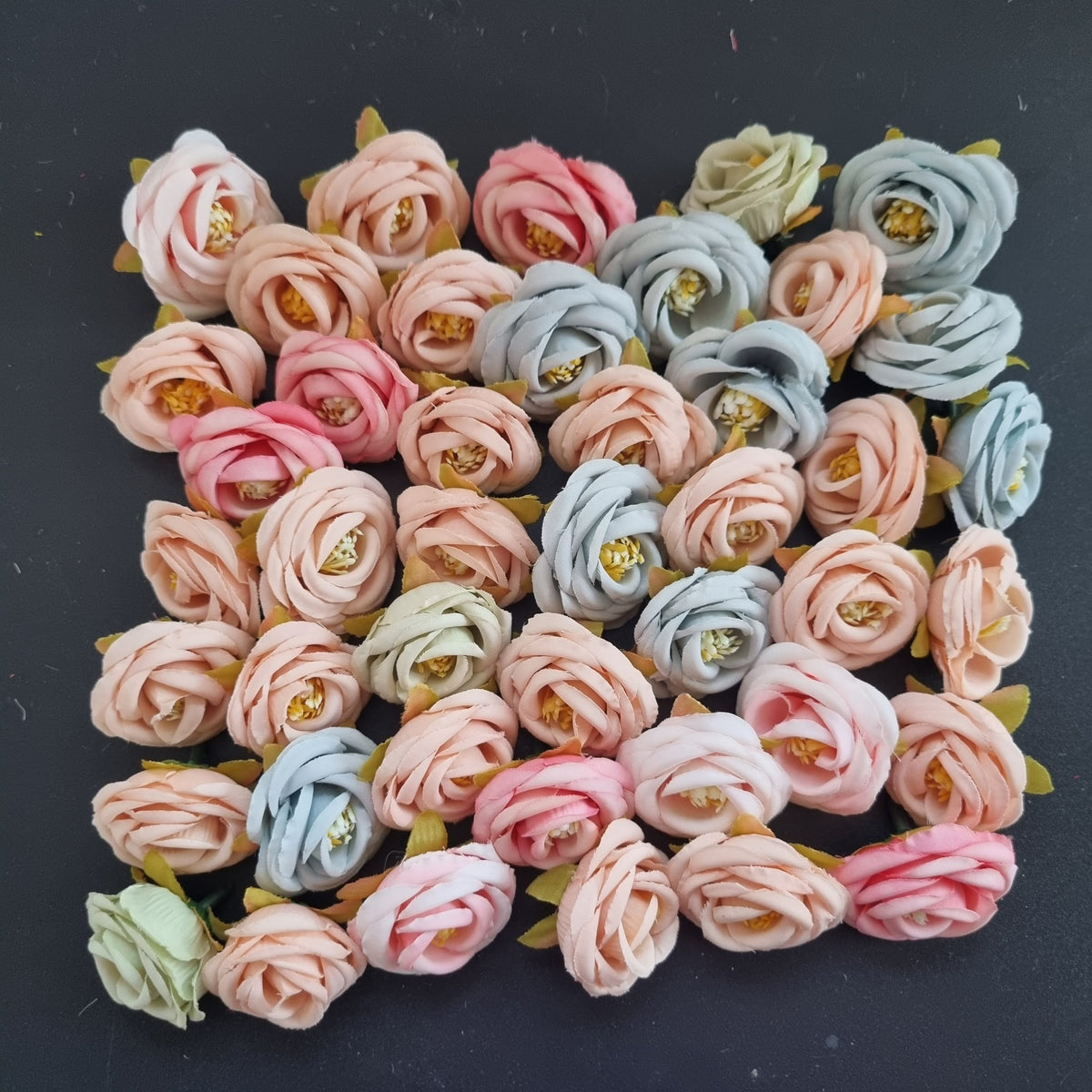 50 smukke roser - Hårpynt med blomster og perler til bryllup, konfirmation og fest