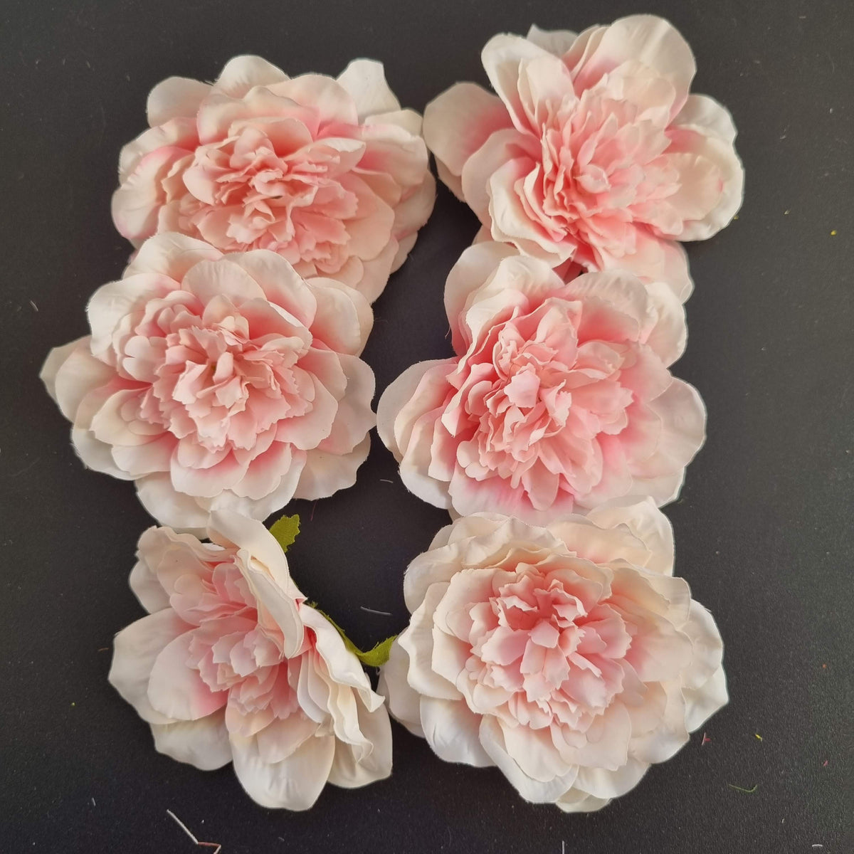 6 pæoner i lyserød / pink - Hårpynt med blomster og perler til bryllup, konfirmation og fest