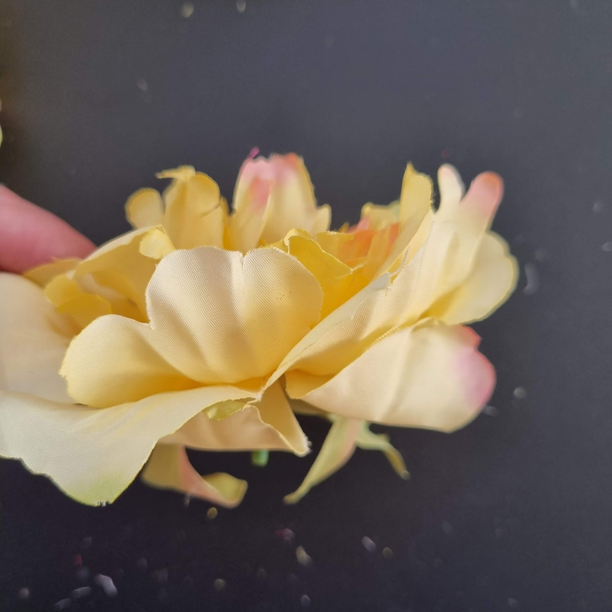 5 gule pæoner - Hårpynt med blomster og perler til bryllup, konfirmation og fest