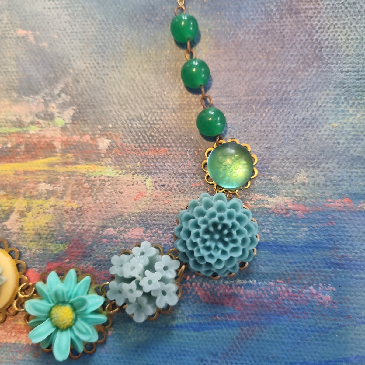 Halskæde i tyrkis og grønne farver - Hårpynt med blomster og perler til bryllup, konfirmation og fest