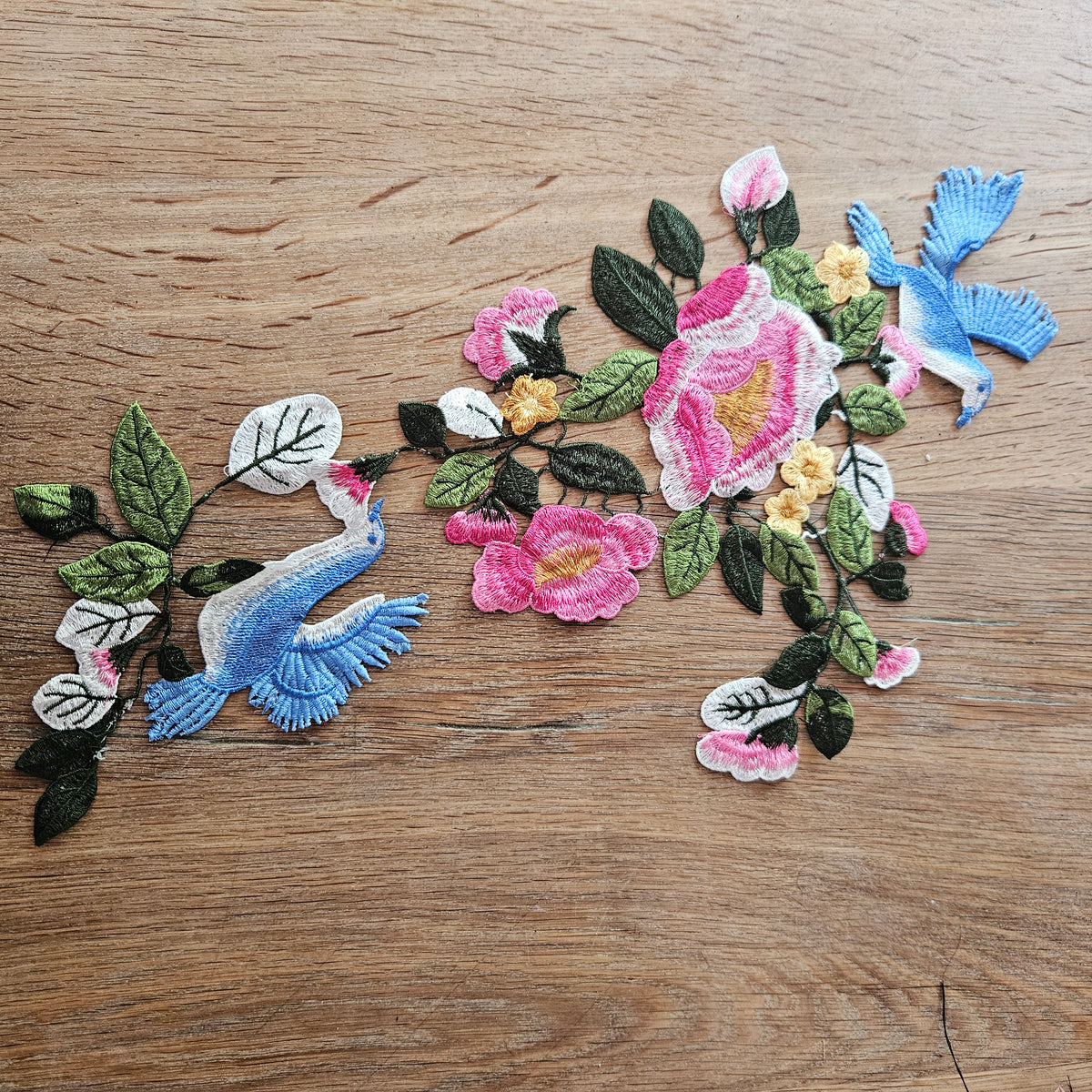 Applikation med blomster og fugle - Hårpynt med blomster og perler til bryllup, konfirmation og fest