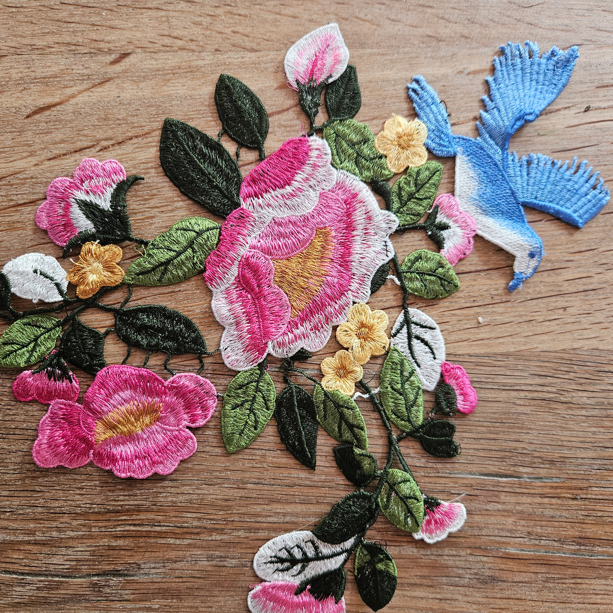 Applikation med blomster og fugle - Hårpynt med blomster og perler til bryllup, konfirmation og fest