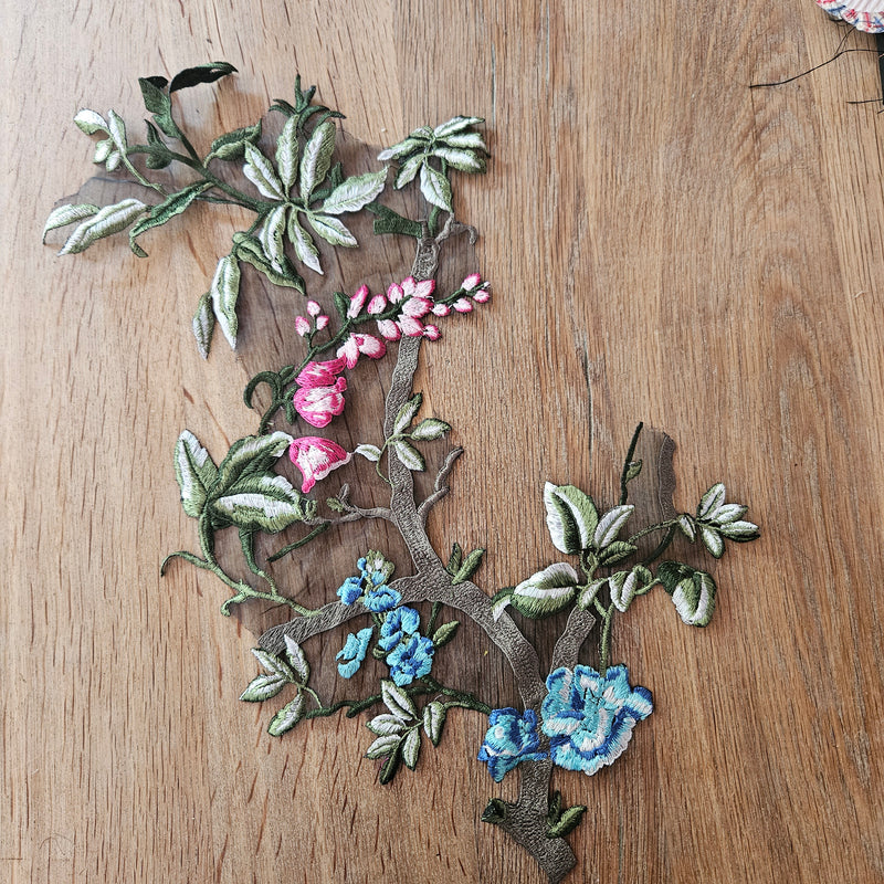 Symærke med blomster - Hårpynt med blomster og perler til bryllup, konfirmation og fest
