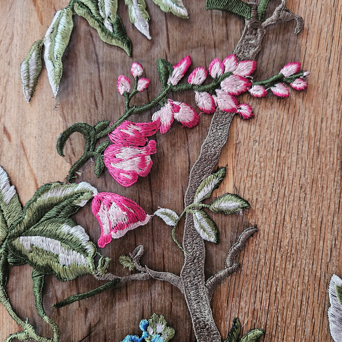 Symærke med blomster - Hårpynt med blomster og perler til bryllup, konfirmation og fest