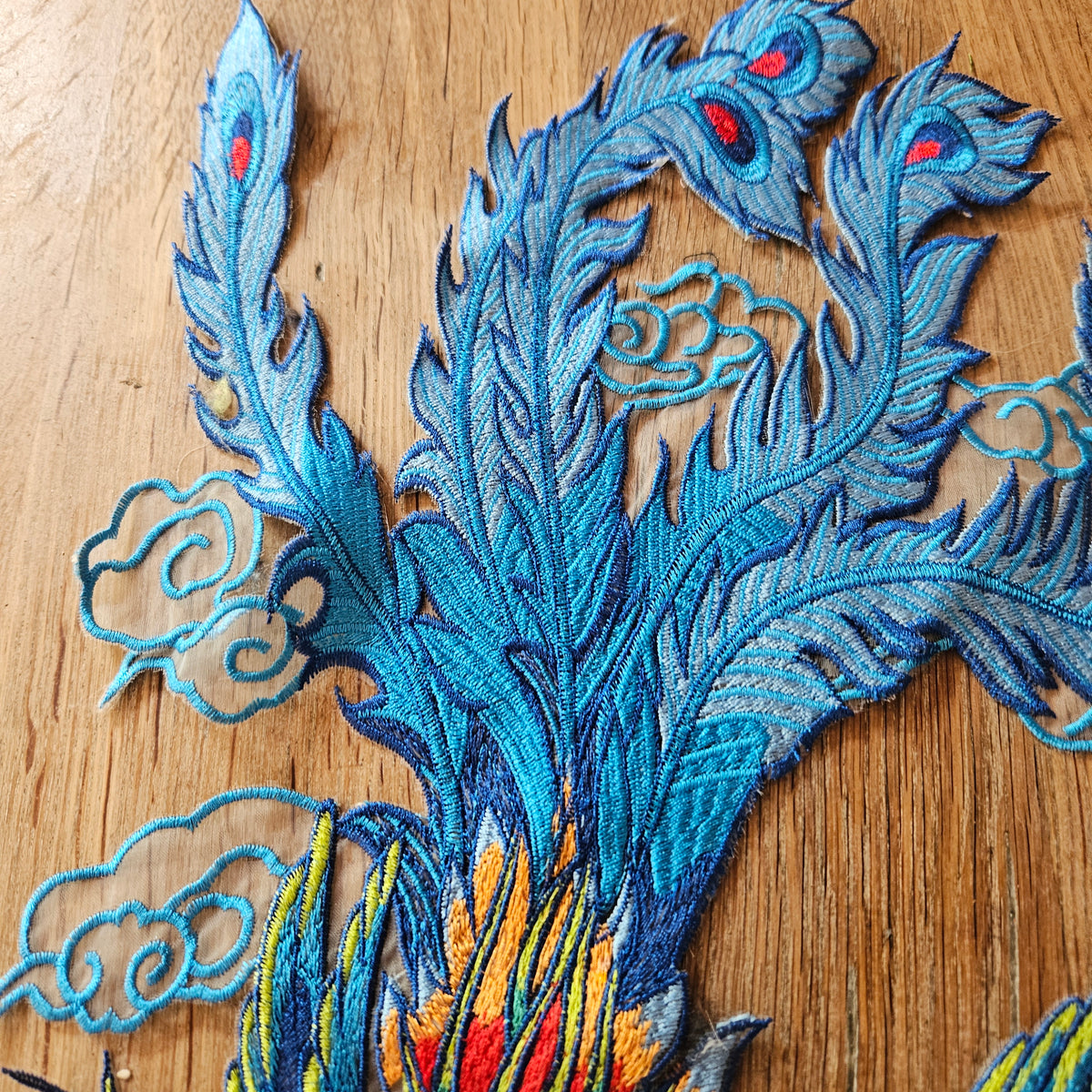Stort symærke - Hårpynt med blomster og perler til bryllup, konfirmation og fest