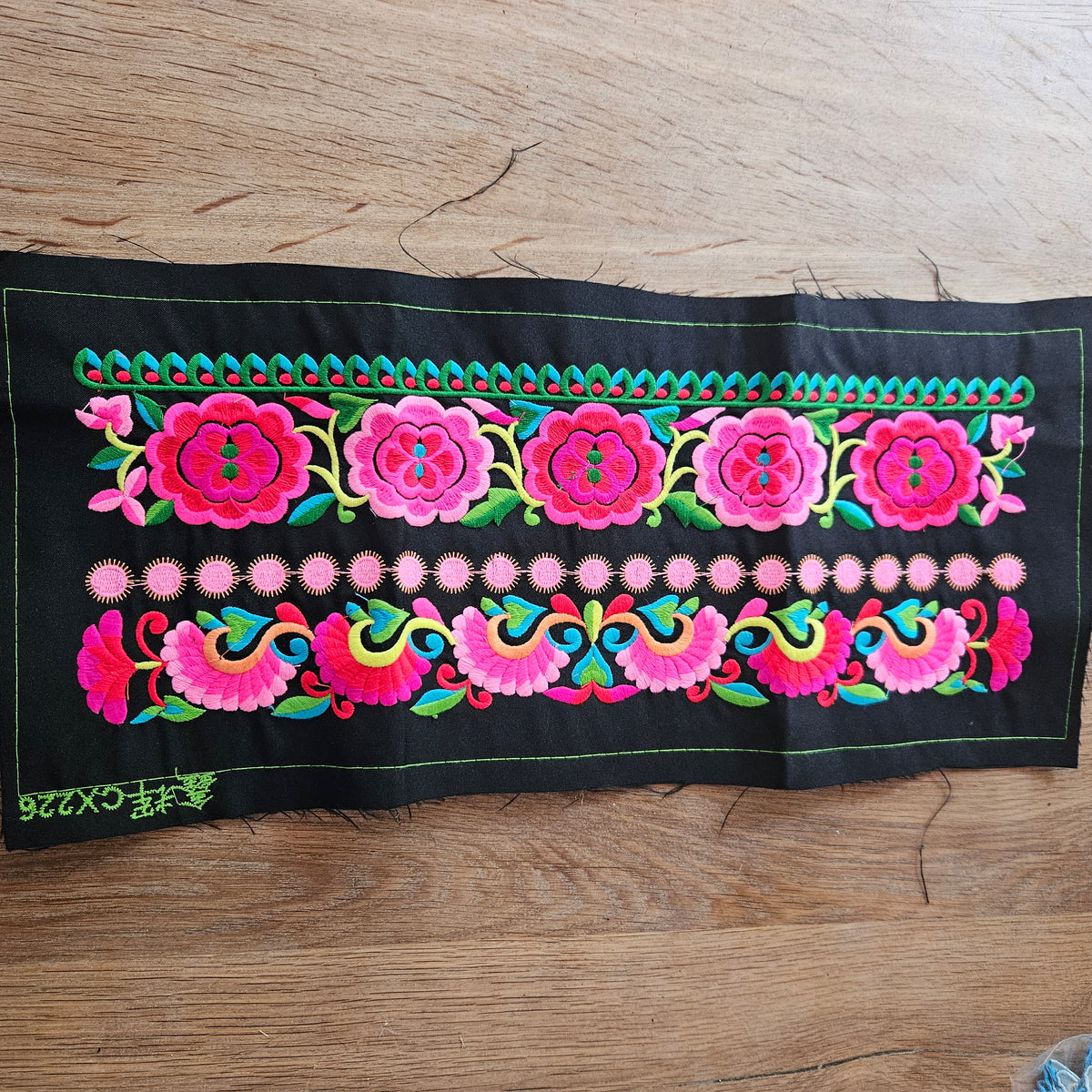 Stofstykke - Hårpynt med blomster og perler til bryllup, konfirmation og fest