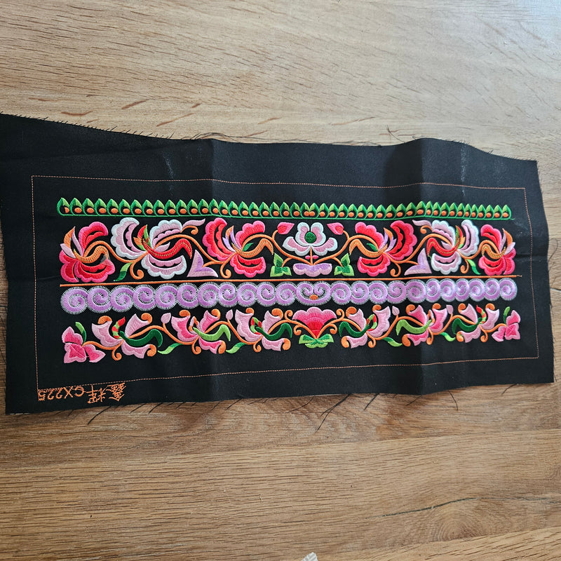 Stofstykke - Hårpynt med blomster og perler til bryllup, konfirmation og fest