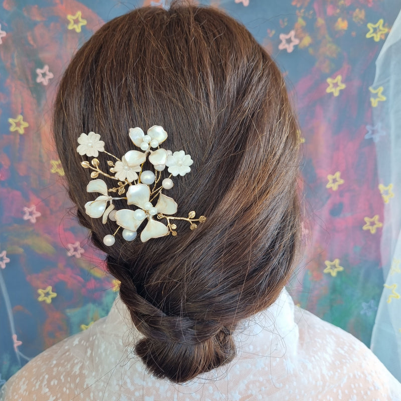 De smukkeste store hårnåle - Hårpynt med blomster og perler til bryllup, konfirmation og fest