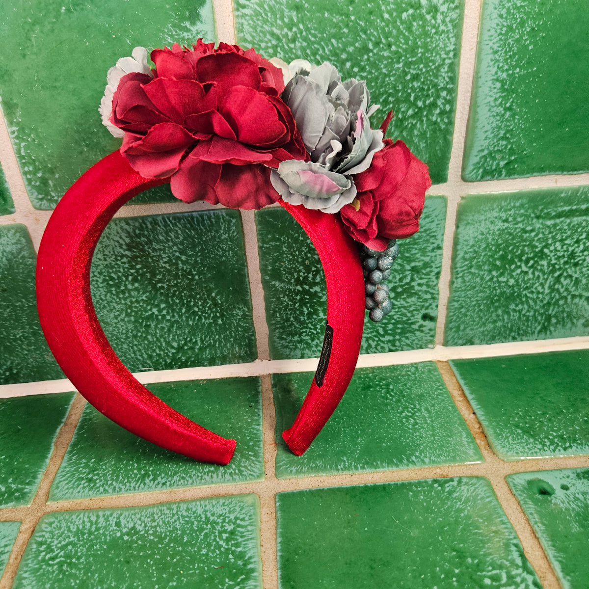 Blomsterkrone - Hårpynt med blomster og perler til bryllup, konfirmation og fest