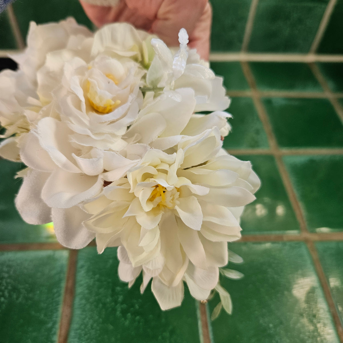 Blomsterkrone - Hårpynt med blomster og perler til bryllup, konfirmation og fest