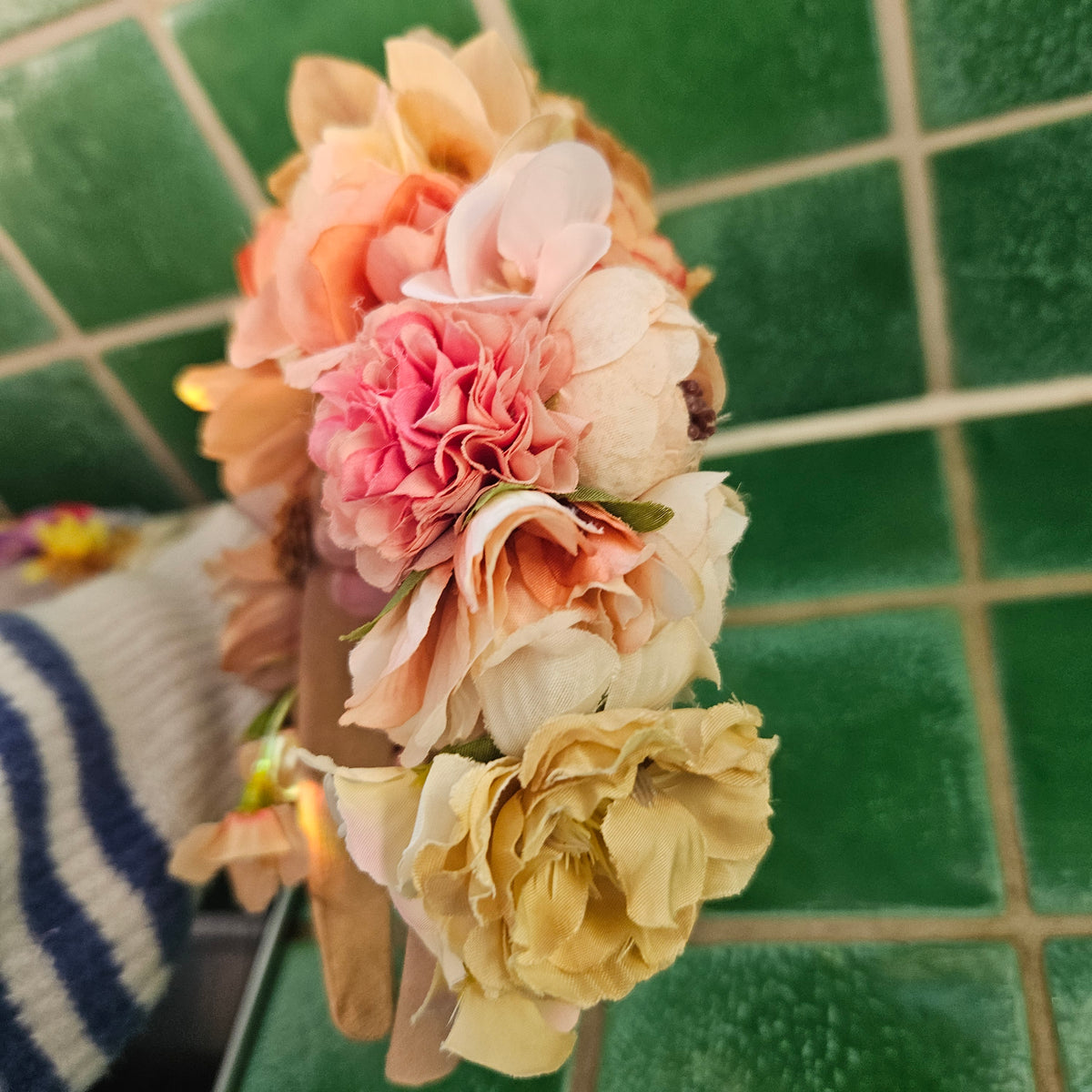 Blomsterkrone - Hårpynt med blomster og perler til bryllup, konfirmation og fest