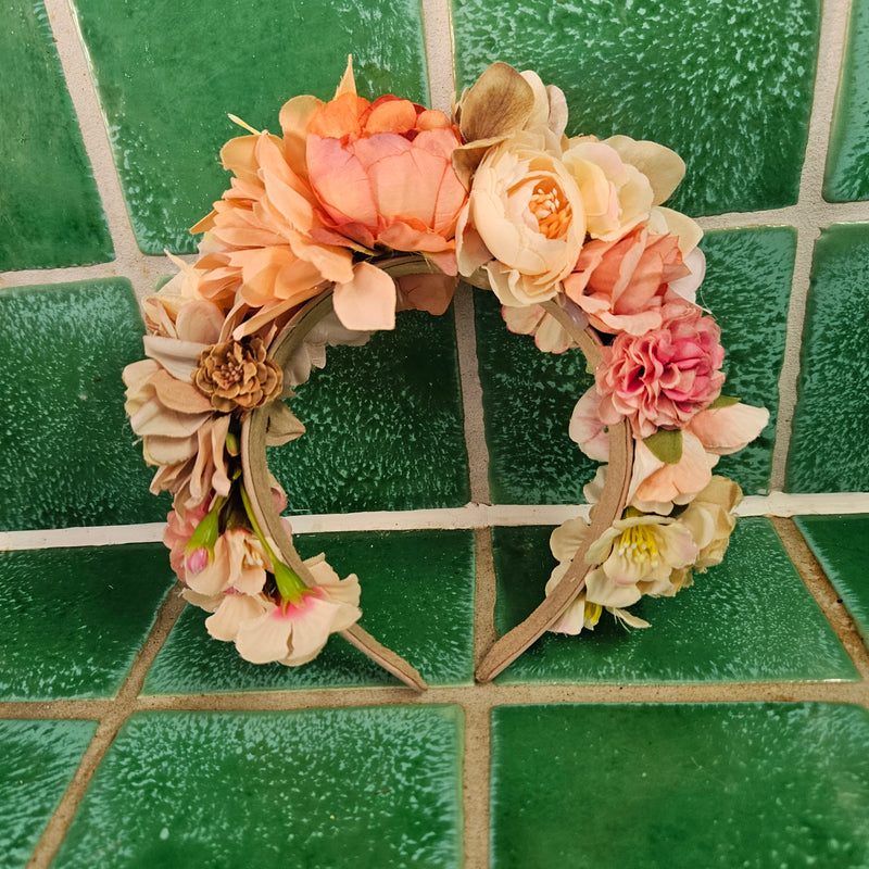 Blomsterkrone - Hårpynt med blomster og perler til bryllup, konfirmation og fest