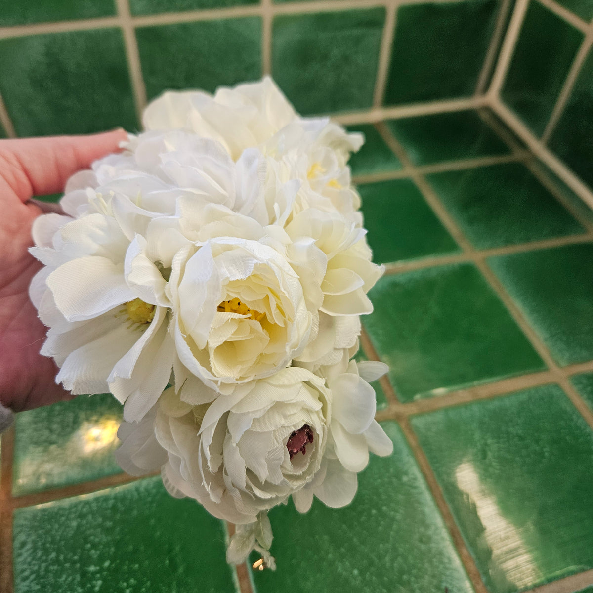 Blomsterkrone - Hårpynt med blomster og perler til bryllup, konfirmation og fest