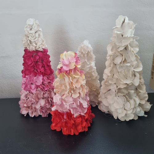 Blomster juletræ i de fineste pink og hvide farver - Hårpynt med blomster og perler til bryllup, konfirmation og fest