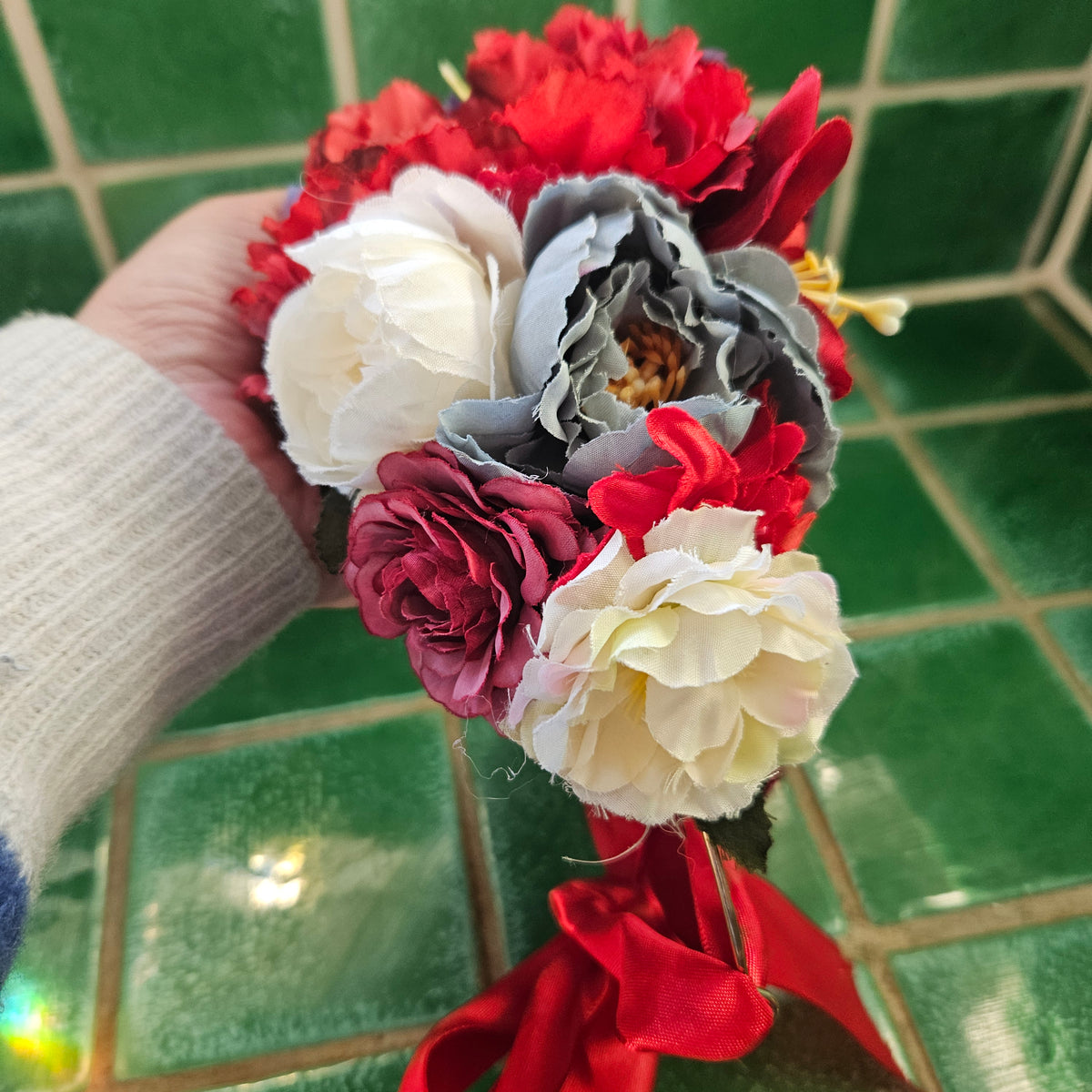 Blomsterkrone - Hårpynt med blomster og perler til bryllup, konfirmation og fest