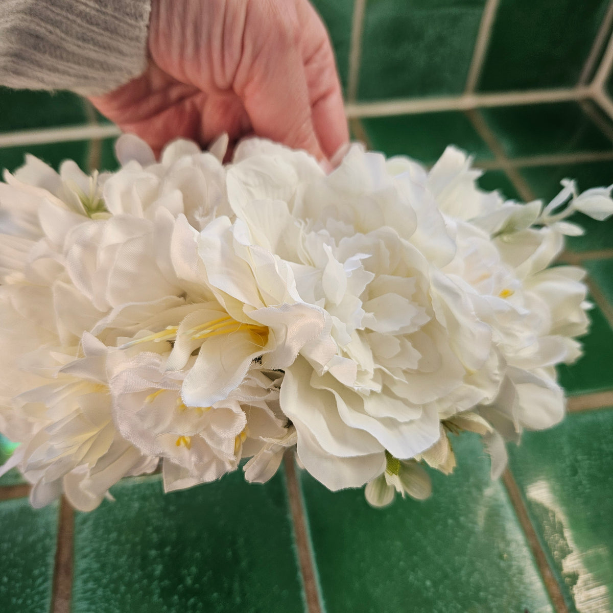 Blomsterkrone - Hårpynt med blomster og perler til bryllup, konfirmation og fest