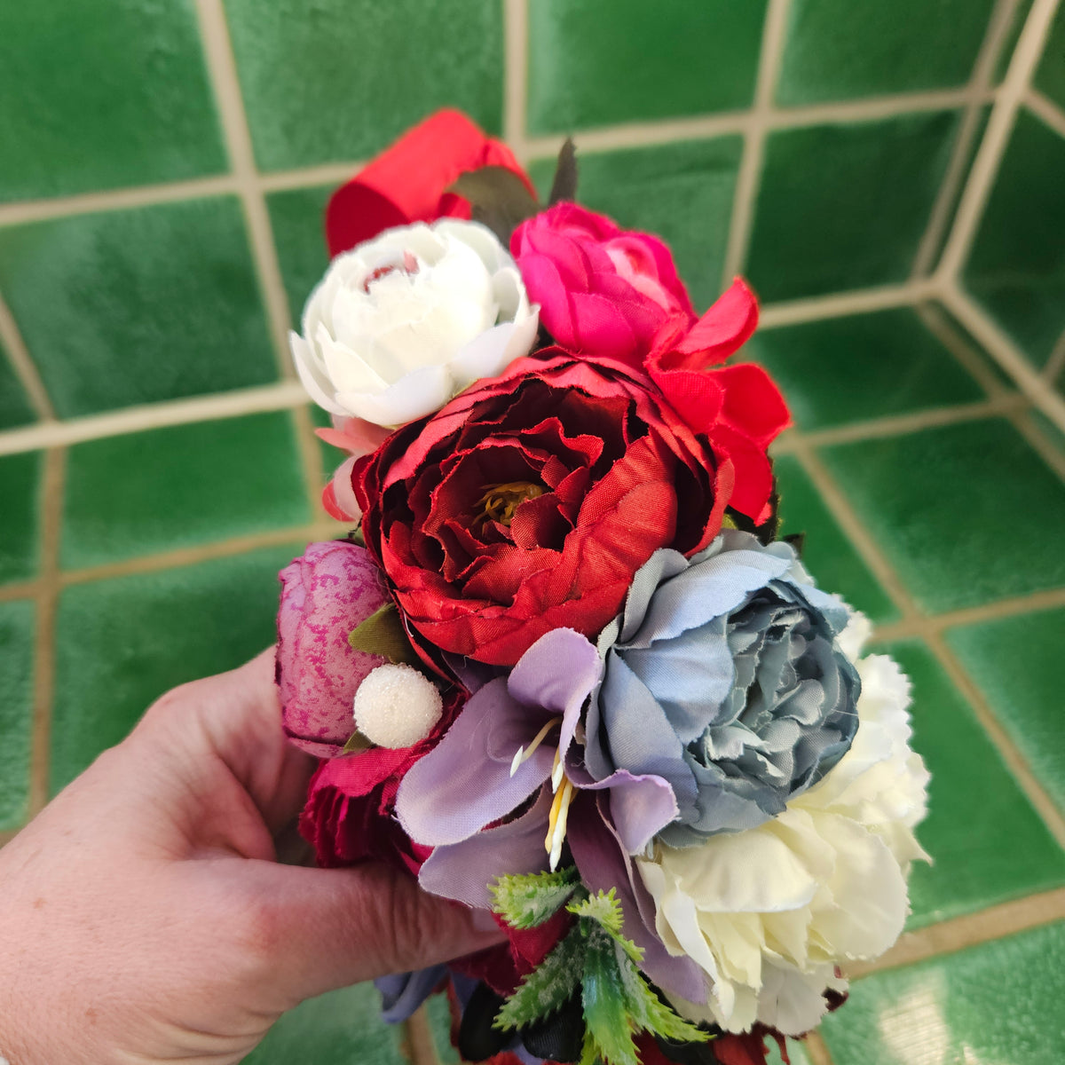 Blomsterkrone - Hårpynt med blomster og perler til bryllup, konfirmation og fest