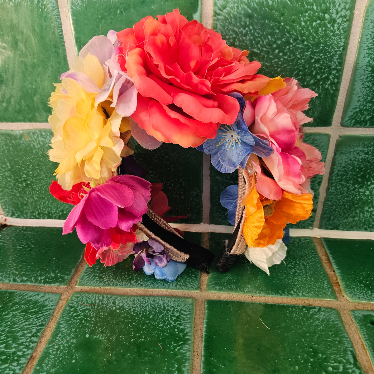 Blomsterkrone - Hårpynt med blomster og perler til bryllup, konfirmation og fest