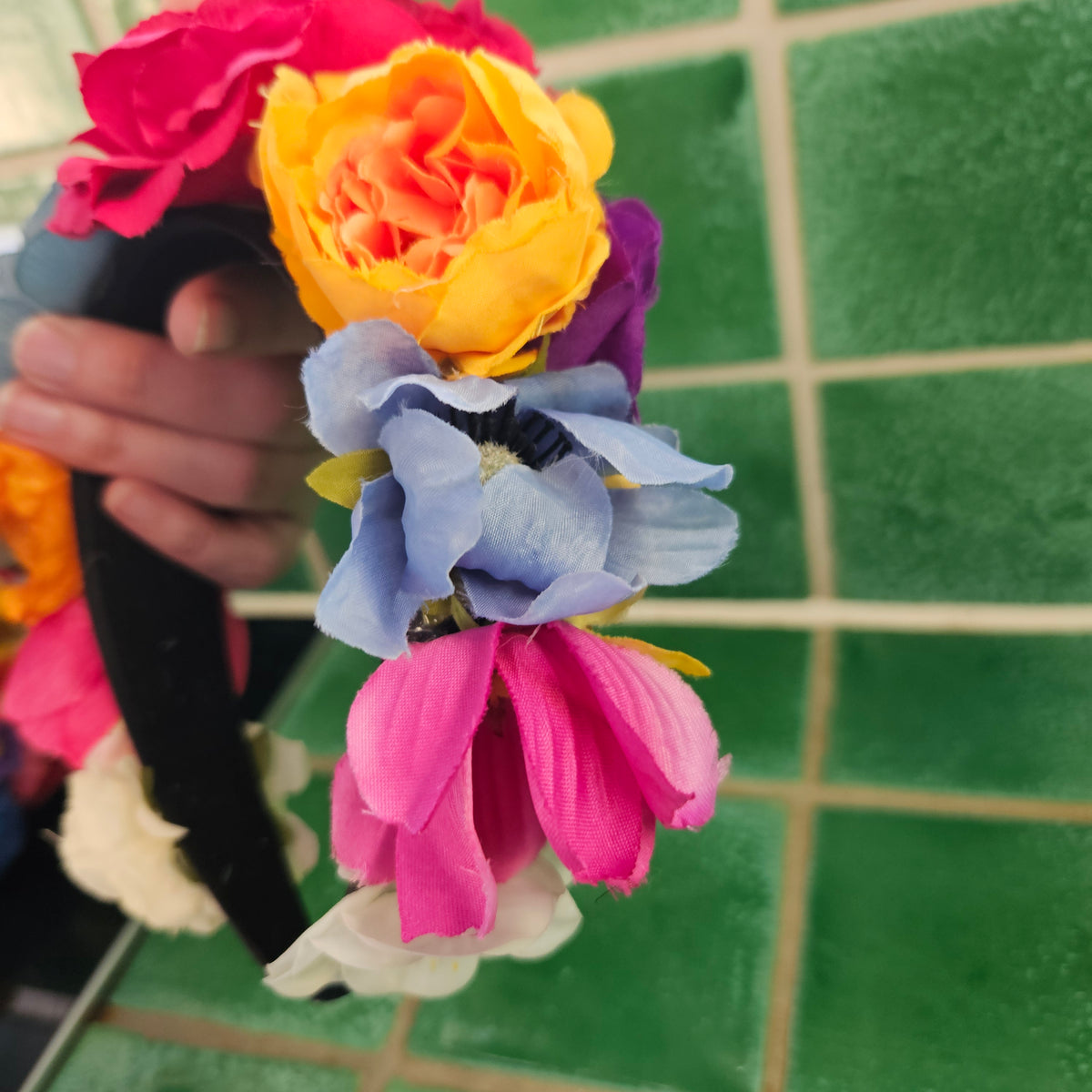 Blomsterkrone - Hårpynt med blomster og perler til bryllup, konfirmation og fest