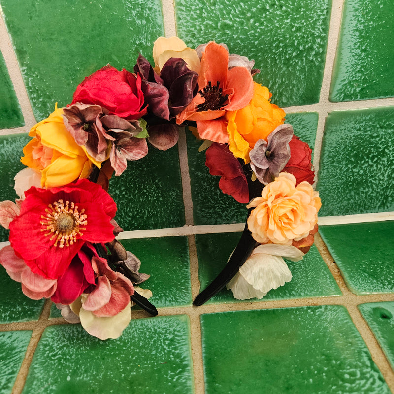 Blomsterkrone - Hårpynt med blomster og perler til bryllup, konfirmation og fest