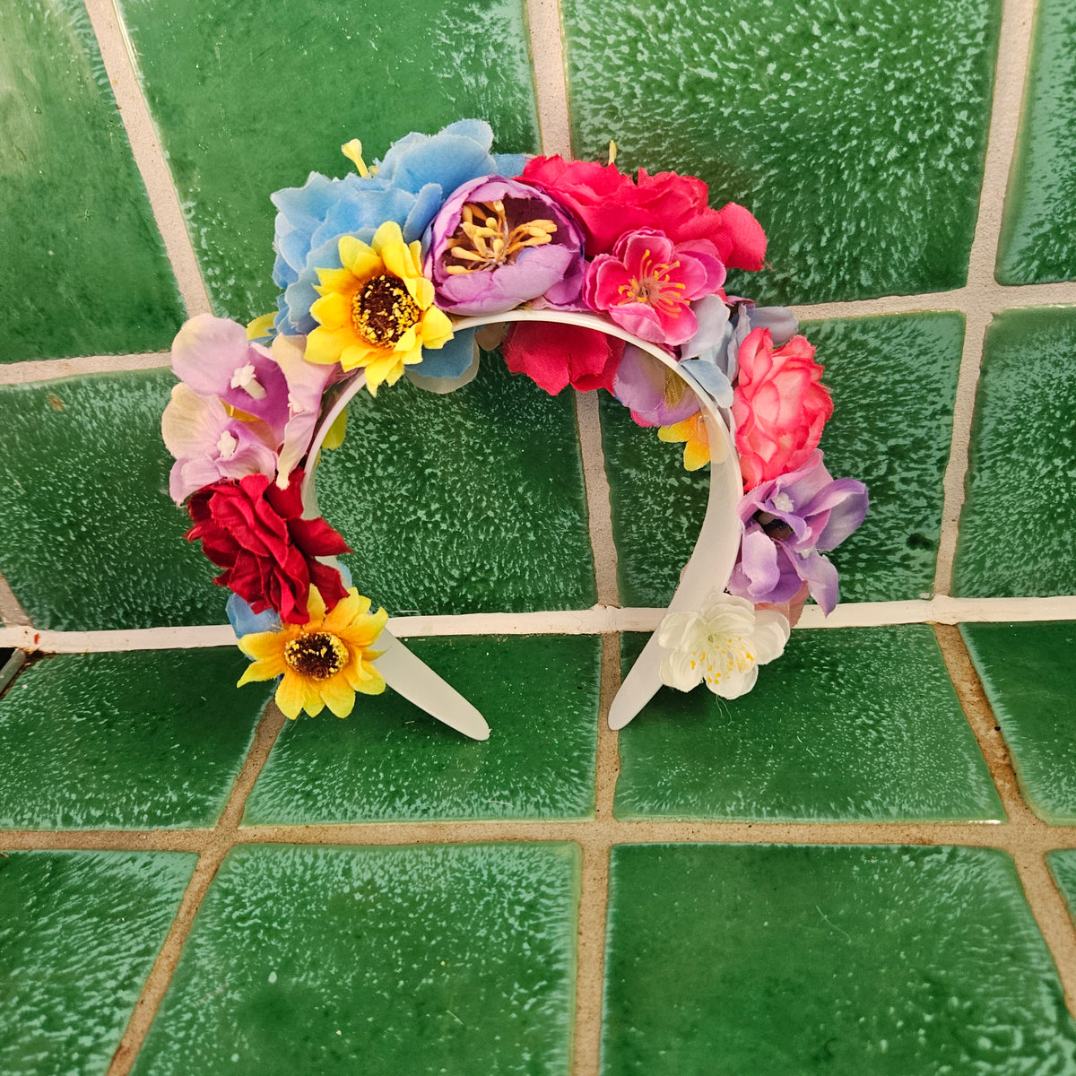 Blomsterkrone - Hårpynt med blomster og perler til bryllup, konfirmation og fest