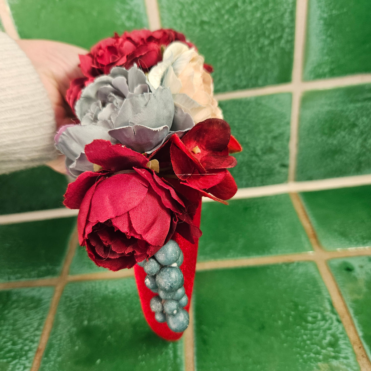 Blomsterkrone - Hårpynt med blomster og perler til bryllup, konfirmation og fest