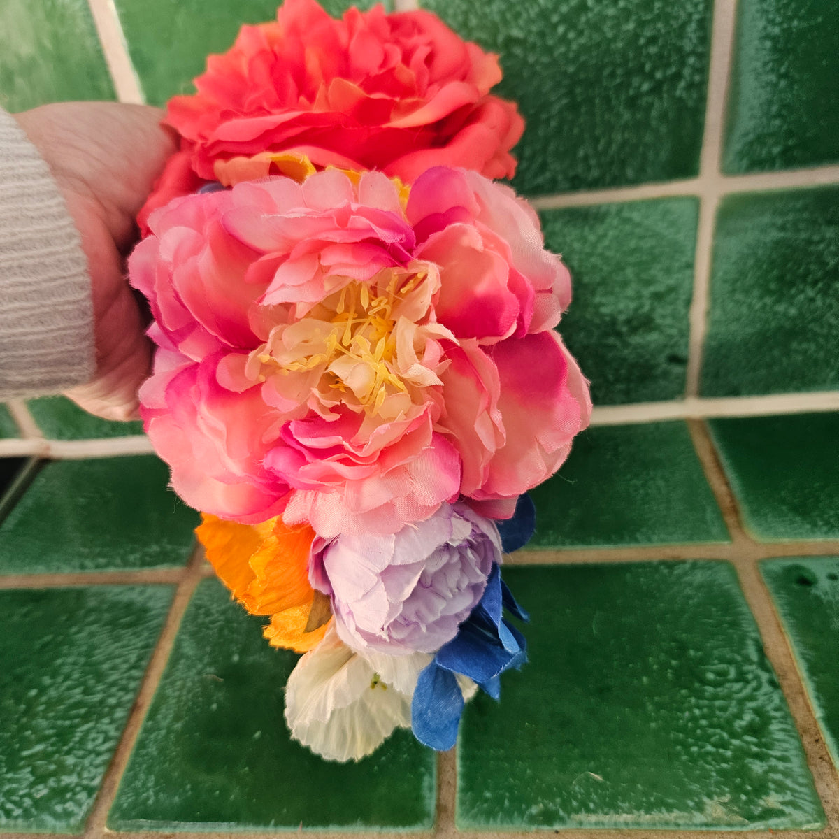 Blomsterkrone - Hårpynt med blomster og perler til bryllup, konfirmation og fest