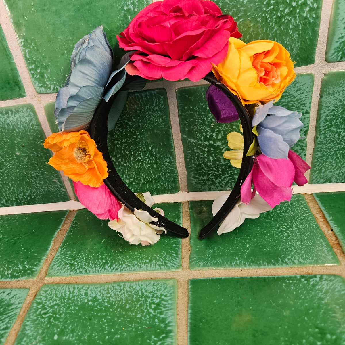 Blomsterkrone - Hårpynt med blomster og perler til bryllup, konfirmation og fest