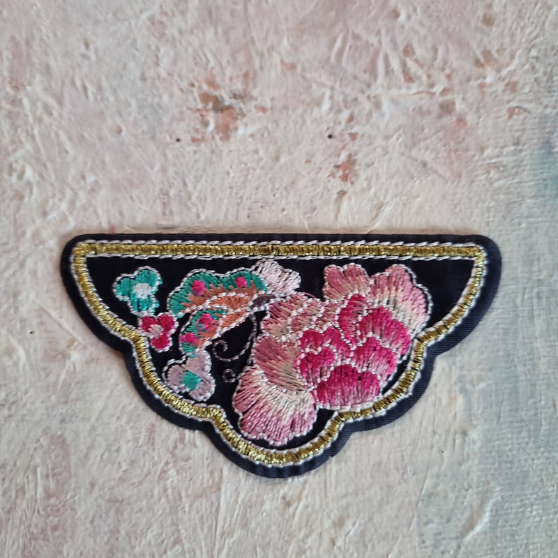 Lille strygemærke - Hårpynt med blomster og perler til bryllup, konfirmation og fest