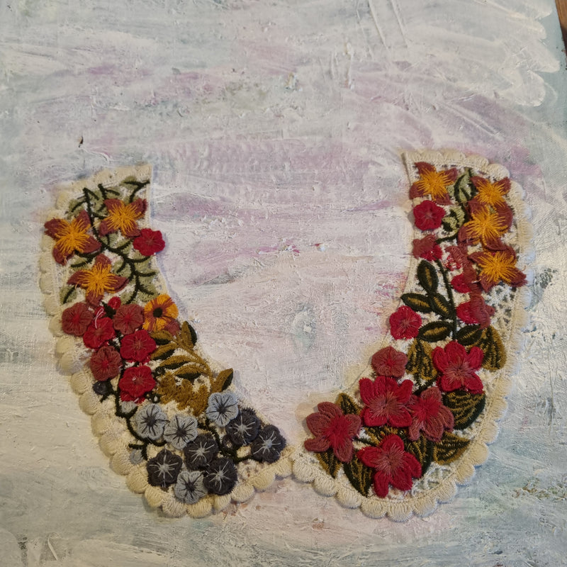 Fineste håndlavede krave - Hårpynt med blomster og perler til bryllup, konfirmation og fest