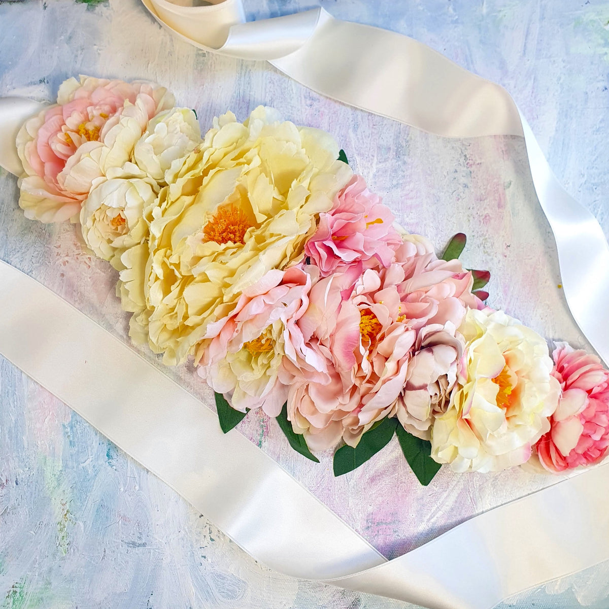 Stort blomsterbælte med de smukkeste blomster - Hårpynt med blomster og perler til bryllup, konfirmation og fest