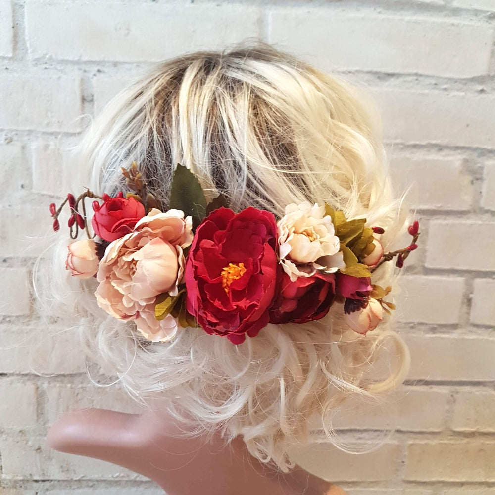 Stor hårkam i mørk rød og blush - Hårpynt med blomster og perler til bryllup, konfirmation og fest
