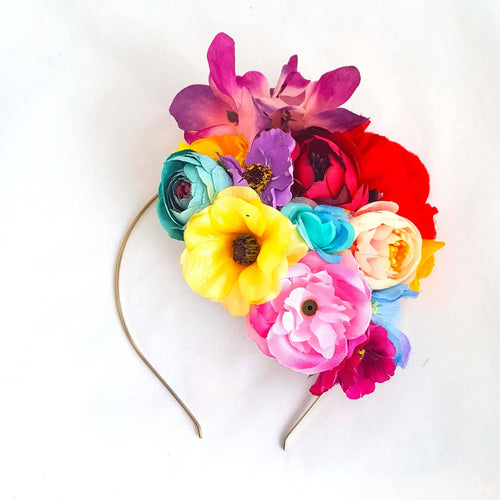 Stor tropisk fascinator med knald på farverne - Hårpynt med blomster og perler til bryllup, konfirmation og fest