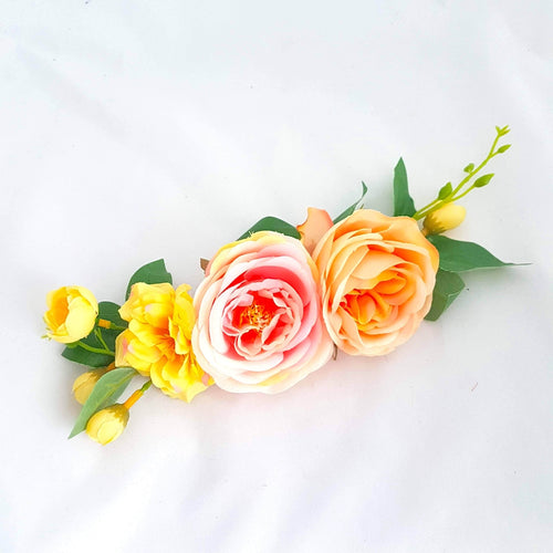 Stor gul og lyserød blomsterkam - Hårpynt med blomster og perler til bryllup, konfirmation og fest