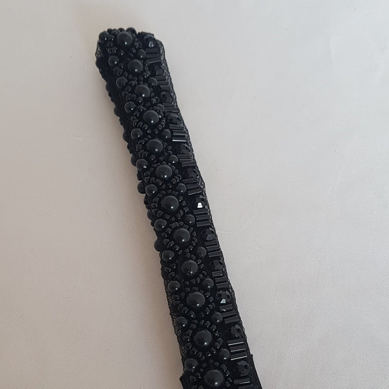 Hårbånd med perler i sort - Hårpynt med blomster og perler til bryllup, konfirmation og fest