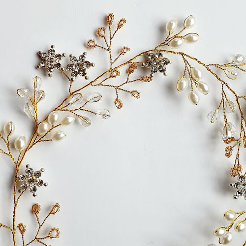 Hårsmykke med de flotteste detaljer - Hårpynt med blomster og perler til bryllup, konfirmation og fest
