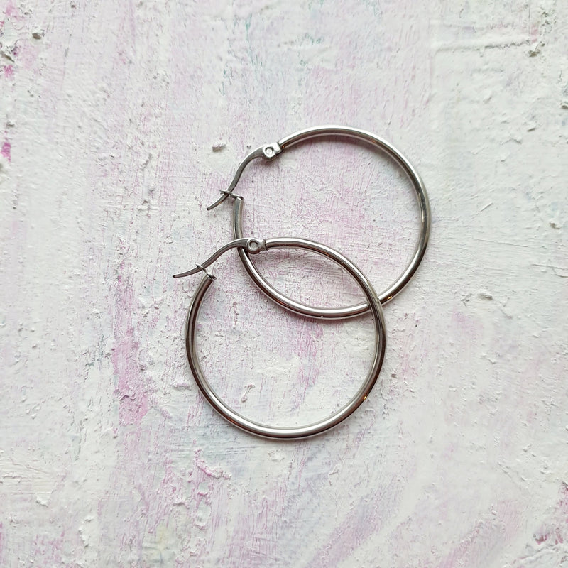 Fine hoops - Hårpynt med blomster og perler til bryllup, konfirmation og fest