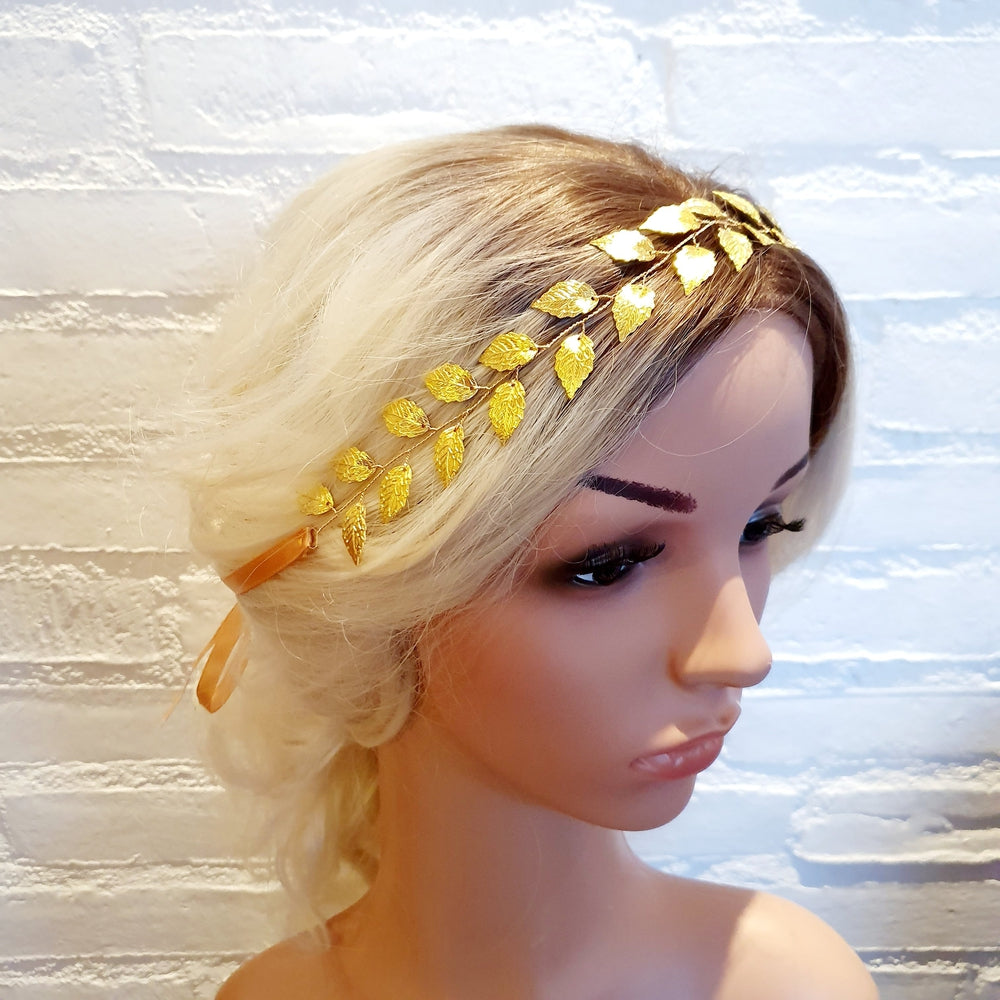 Smukt hårbånd med blade - vælg mellem guld og sølv - Hårpynt med blomster og perler til bryllup, konfirmation og fest