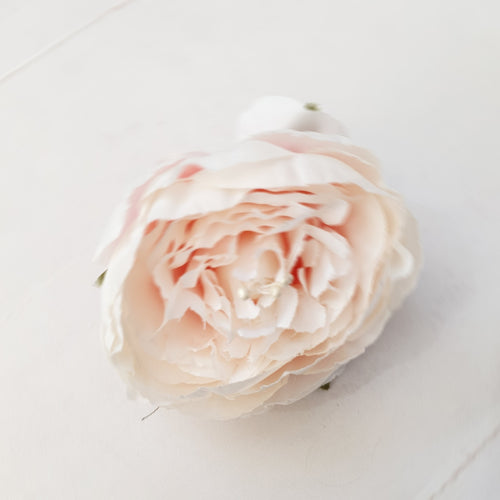 Pæon i hvid og pink - Hårpynt med blomster og perler til bryllup, konfirmation og fest