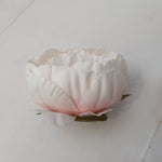 Pæon i hvid og pink - Hårpynt med blomster og perler til bryllup, konfirmation og fest