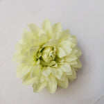 Lysegul dahlia - Hårpynt med blomster og perler til bryllup, konfirmation og fest