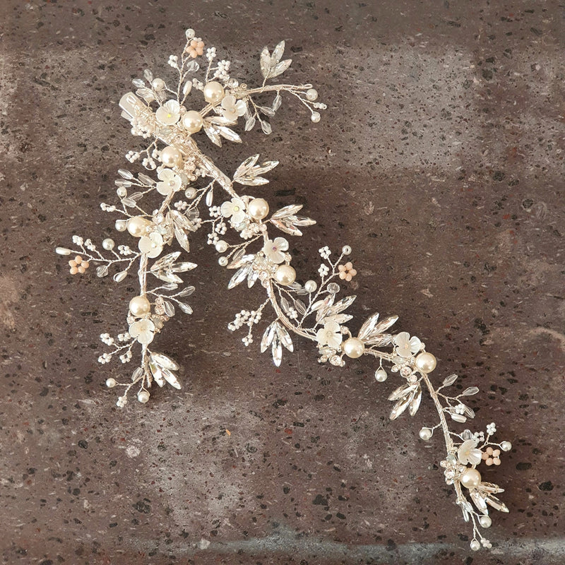 Stort hårsmykke med krystaller og blomster i sølv - Hårpynt med blomster og perler til bryllup, konfirmation og fest