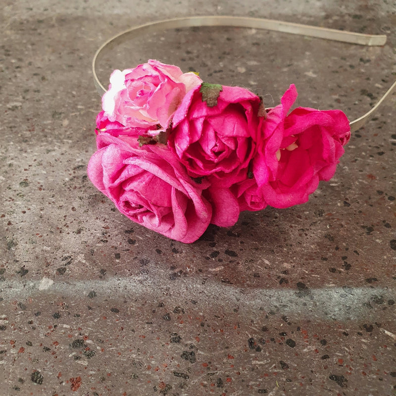 Hårbøjle med pink papirsblomster - Hårpynt med blomster og perler til bryllup, konfirmation og fest