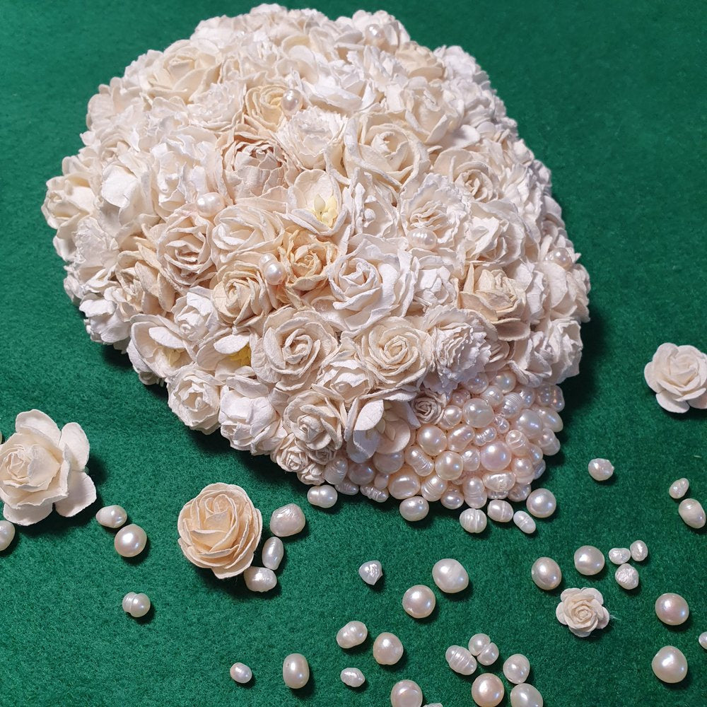 Hårpynt til bryllup - Håndlavet headpiece til brud med hvide blomster og perler - Hårpynt med blomster og perler til bryllup, konfirmation og fest