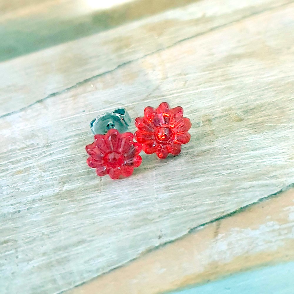 Ørestikker med røde vintage-sten - Hårpynt med blomster og perler til bryllup, konfirmation og fest