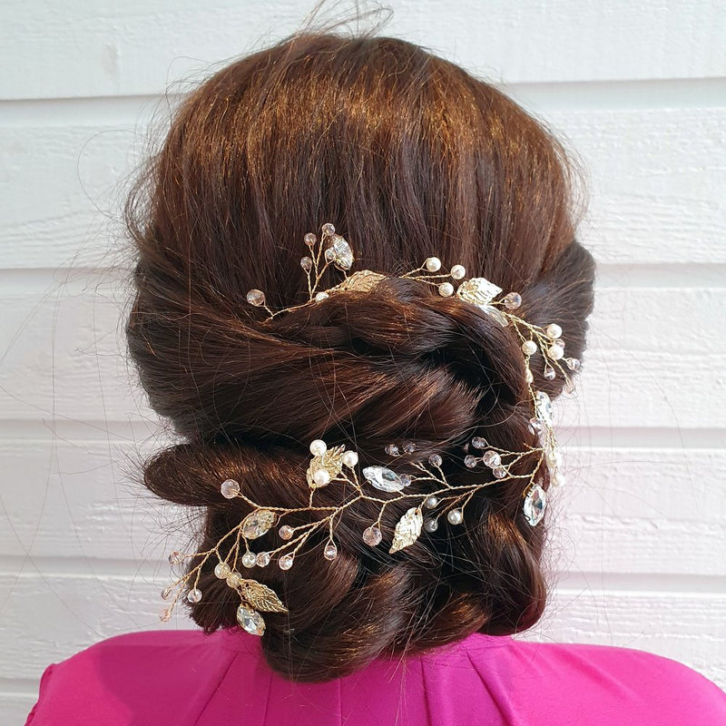 Super fin hårkæde med rosa krystaller - vælg mellem guld og sølv - Hårpynt med blomster og perler til bryllup, konfirmation og fest