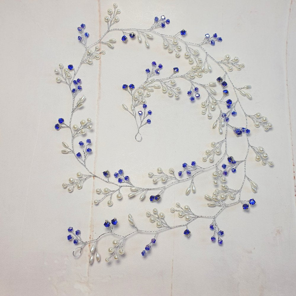 En meter lang hårkæde med blå krystaller - Hårpynt med blomster og perler til bryllup, konfirmation og fest