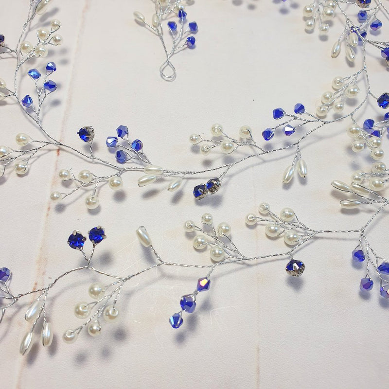 En meter lang hårkæde med blå krystaller - Hårpynt med blomster og perler til bryllup, konfirmation og fest