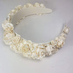 Hvid blomsterkrone - Hårpynt med blomster og perler til bryllup, konfirmation og fest